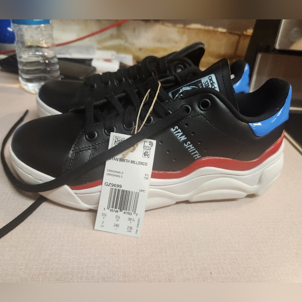 Adidas shoes - Picture 1 of 7